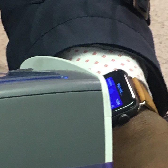 otsolax's tweet photo. Kyllä oli @kryhma #Supermarket #Välivainio’n kassa ihmeissään, kun ranne heilahti ja maksu oli maksettu! Toimi kuin rasvattu! #ApplePay #Nordea #lähimaksu https://t.co/pwcFrbhP9C