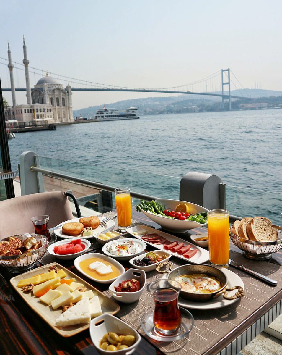 Twitter 上的 ترك برس："إطلالة جميلة لمائدة فطور مطلة بشكل مباشر على مضيق  البوسفور في منطقة "Ortaköy ارتاكوي" بولاية إسطنبول. #تركيا  https://t.co/EOq7ZxfEju" / Twitter