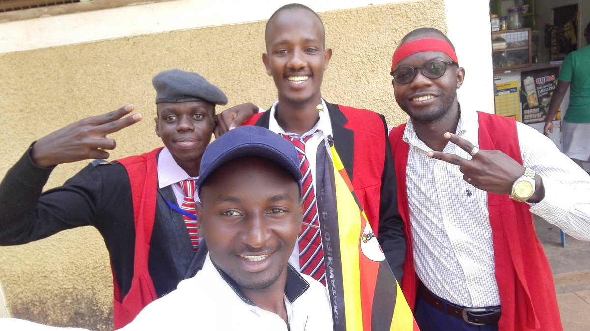 _papawere's tweet photo. Made up time and visited Dr. Kizza Besigye our President at Nagalama police station.
We shall overcome.
#Project804GenerationalCause. https://t.co/xYq6LKJvCF