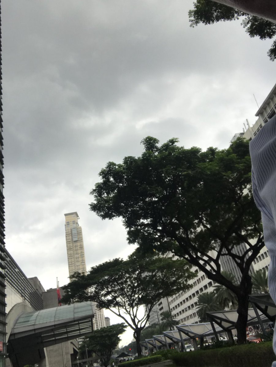 ascendanttroops's tweet photo. Makulimlim na po ang panahon dito sa Ayala Makati @bayanmo https://t.co/qecUInQPhF