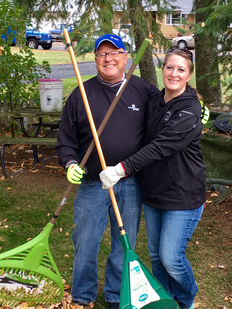 DerekBUPNORTH's tweet photo. #M3Insurance Wausau Gettingitdone #MCLIVEUNITED Make A Difference Day Raking Yards https://t.co/bzkS6kg8Xc