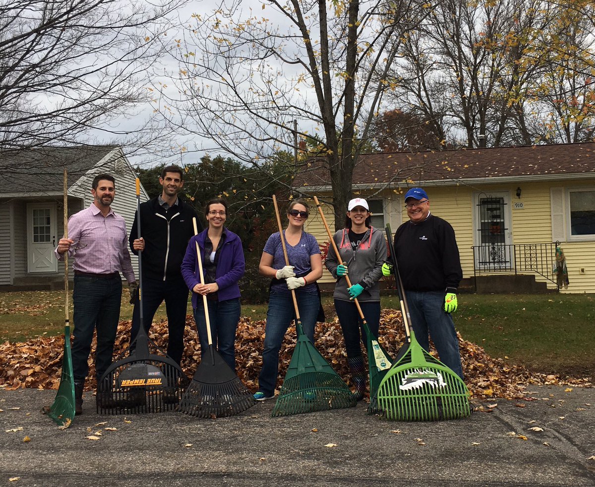 DerekBUPNORTH's tweet photo. #M3Insurance Wausau Gettingitdone #MCLIVEUNITED Make A Difference Day Raking Yards https://t.co/bzkS6kg8Xc