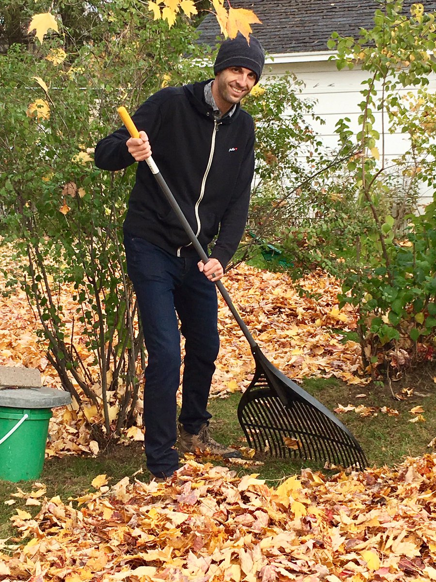 DerekBUPNORTH's tweet photo. #M3Insurance Wausau Gettingitdone #MCLIVEUNITED Make A Difference Day Raking Yards https://t.co/bzkS6kg8Xc