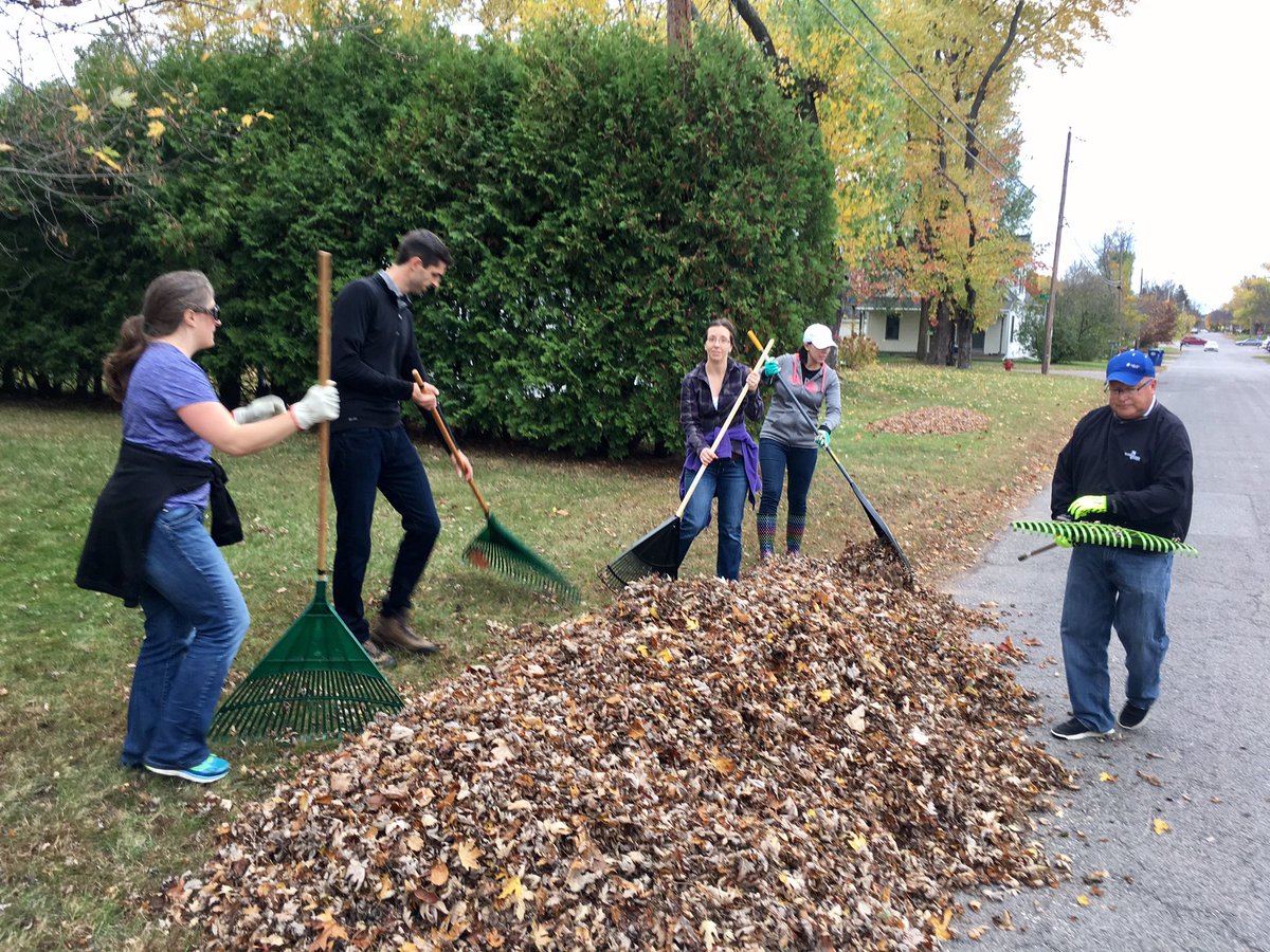 DerekBUPNORTH's tweet photo. #M3Insurance Wausau Gettingitdone #MCLIVEUNITED Make A Difference Day Raking Yards https://t.co/bzkS6kg8Xc