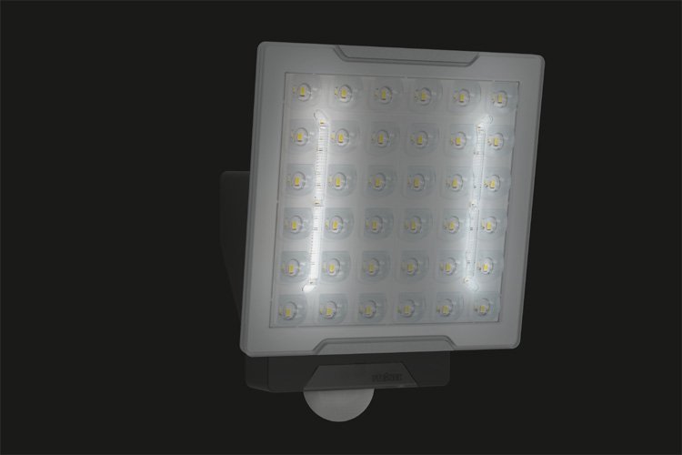 onlight1961's tweet photo. #STEINEL_PRO
Kraftvolles flächiges Licht aus großer Höhe
https://t.co/GdHXj00riI https://t.co/QhLmw0O5ju