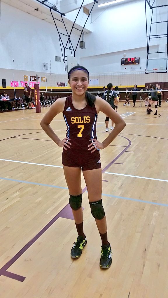 Crissanches07's tweet photo. Baby Girl's last game of Volleyball Season! #apsolis #ladybraves #waytogetthatwin #greatvolleyballseason #2017 #1fan #7hasmyheart 💛🏐🙌 https://t.co/ZqEU02rsx0