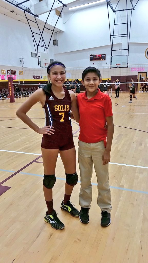 Crissanches07's tweet photo. Baby Girl's last game of Volleyball Season! #apsolis #ladybraves #waytogetthatwin #greatvolleyballseason #2017 #1fan #7hasmyheart 💛🏐🙌 https://t.co/ZqEU02rsx0