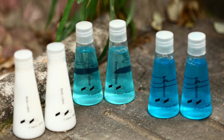 guestamenity's tweet photo. How about those bottles？for WEITE hotel. #hoteltoiletries  #shampoo #showergel #moisturizer #luxuryhotel #housekeeping #boutiquehotel https://t.co/Avp0eaWmfm