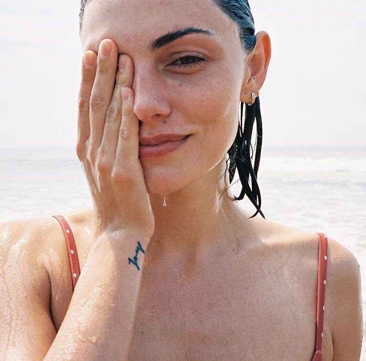 klausredemption's tweet photo. imagine thinking you could actually name a more beautiful woman😻✨ https://t.co/vSvkNp99KT