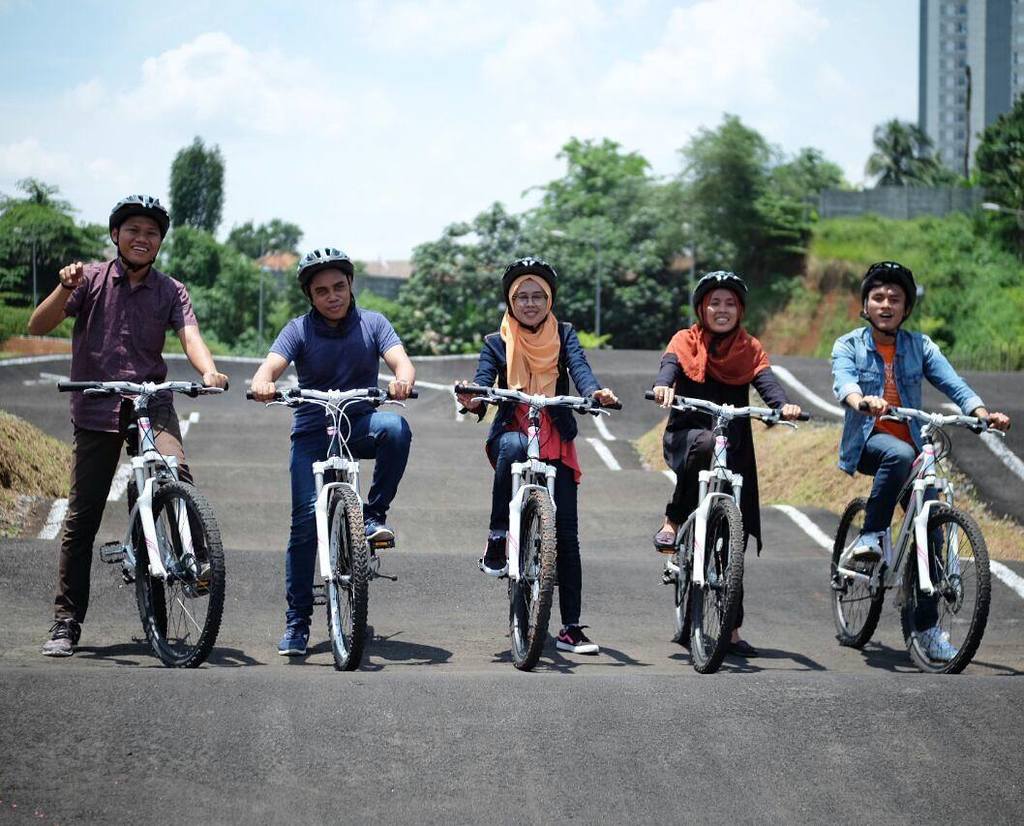 Evi_Fadliah's tweet photo. Keseruan hari ini, meskipun dibawah terik matahari tak menghalangi semangat kami untuk bermain Bike Rice.
#Bebask… https://t.co/HBO0Z5ydfs https://t.co/s13ZaPqTsZ