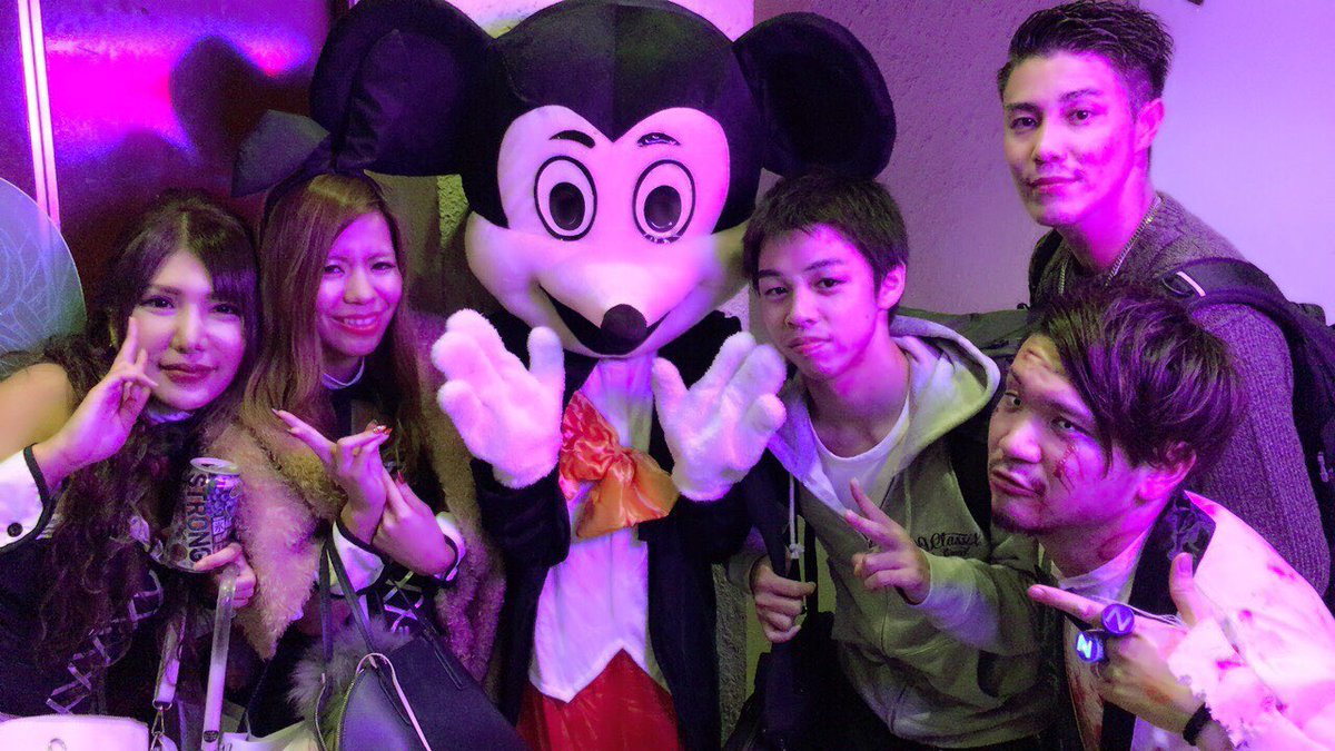 FuckingMagic_92's tweet photo. ネオンハロウィンパーティー
お疲れ様でしたッ💚💜💙😎!!
めっちゃ濃いコスプレ,仮装,ゾンビもいてかなり楽しかったです🙌⭐️
テキーラはやっぱりみんな好きなんやな笑笑
またパーティーやるので
みんなよろしくデッス😝👏👏
#ネオンハロウィン
#LOOP_NEO
#最高
#コスプレ
#またやる https://t.co/eTejtQPiFV