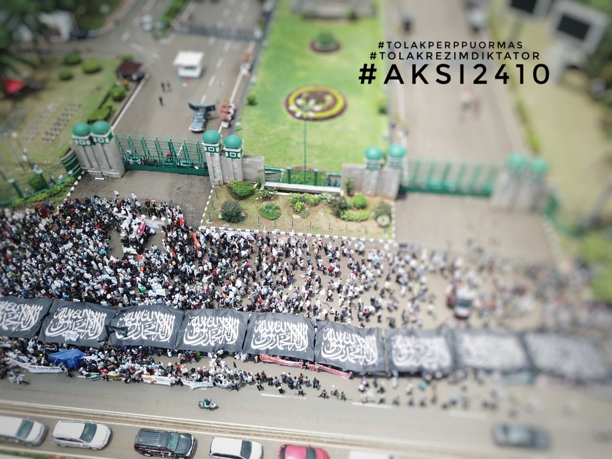 BernadethaBelek's tweet photo. Aksi #TolakPerppuOrmas berjalan tertib!
#Aksi2410 https://t.co/3d5hCKVFwj