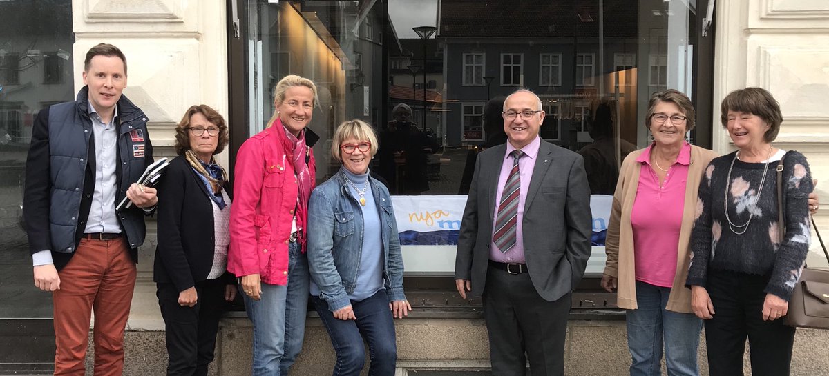 WidegrenCecilia's tweet photo. Premiär p ny Ⓜ️ lokal p #Storatorget @FalkopingNu m bostadspolitisk talesperson #MGreen @nya_moderaterna @moderatvg @red_ft #val18 https://t.co/alE9pLhg2G