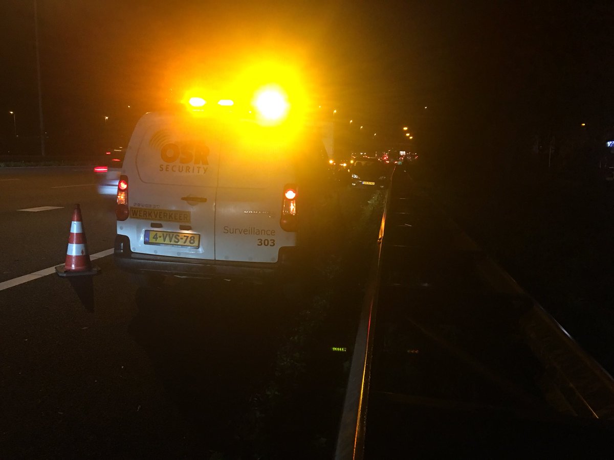 Osrsecurity's tweet photo. Zojuist geassisteerd op de A12 32,8 Re bij een ongeval tussen een auto en een tankauto. Gelukkig geen gewonden en slechts blikschade. https://t.co/ssLoyC7wZe