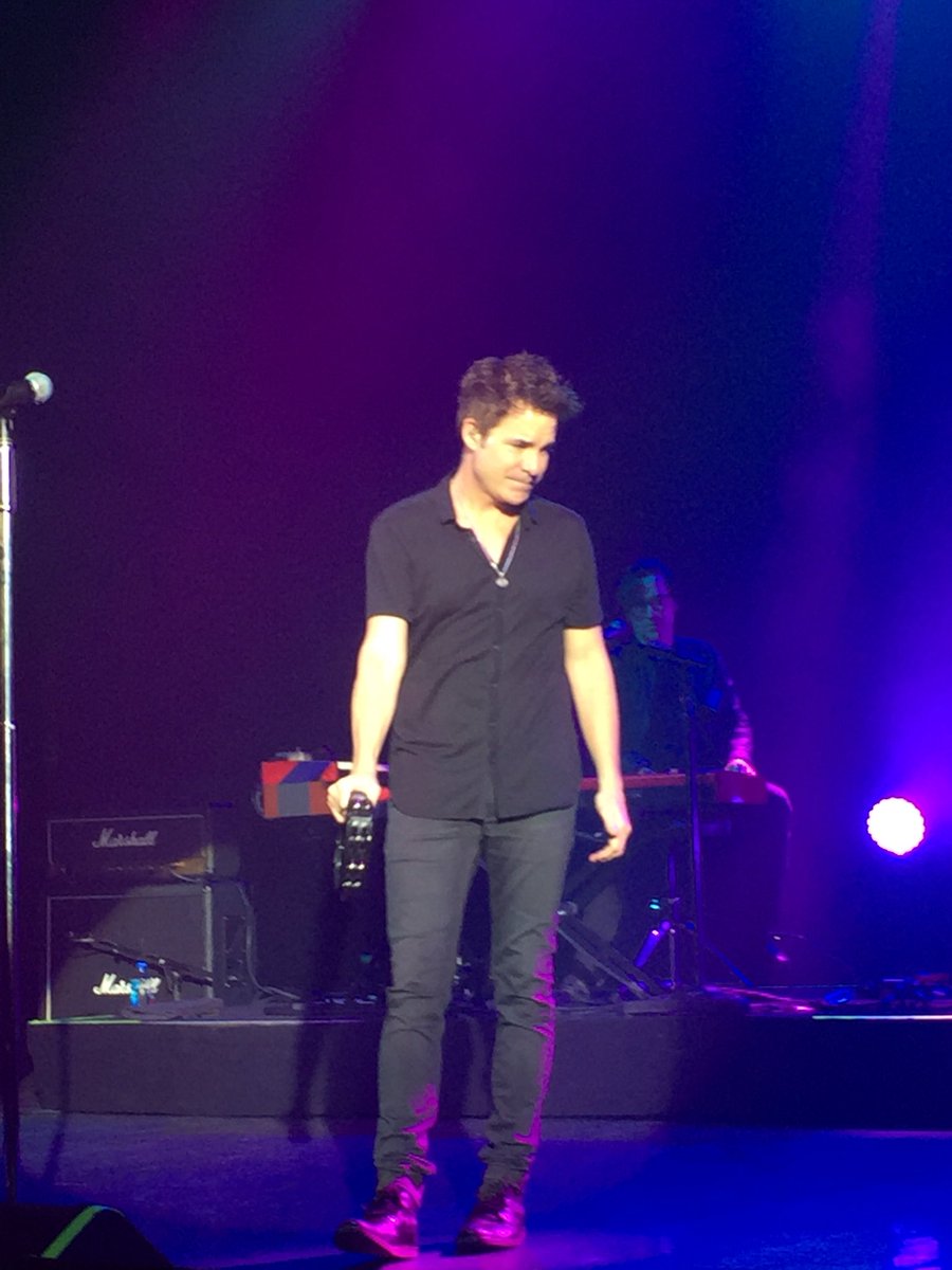 SMartySald's tweet photo. Please, don’t wake me up. This dream is too beautiful #train #london #eventimapollo #myveryfirsttime https://t.co/T1skJ3Obc2