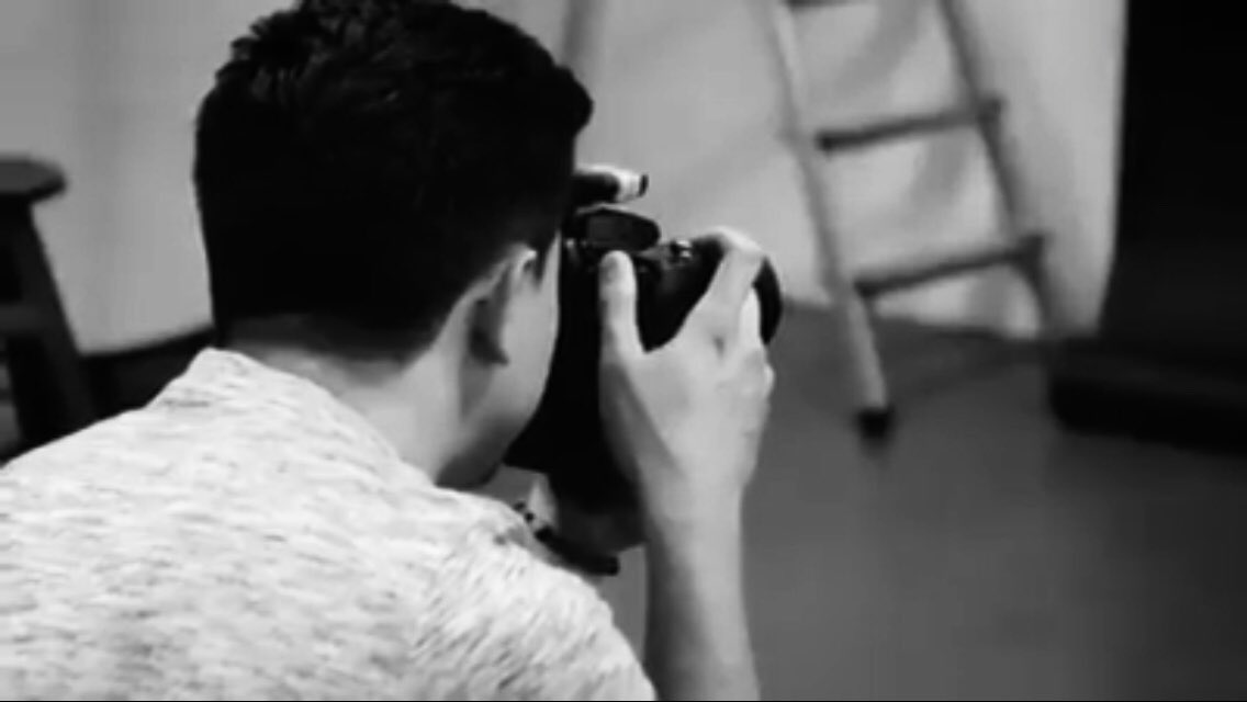 piecesofchi's tweet photo. How is he even 🔥 in black &amp; white? What sorcery is this? Magpaliwanag ka, @aldenrichards02! Charot. Keri on lang, ‘nak. Gudjab! https://t.co/g8tlURx4D9
