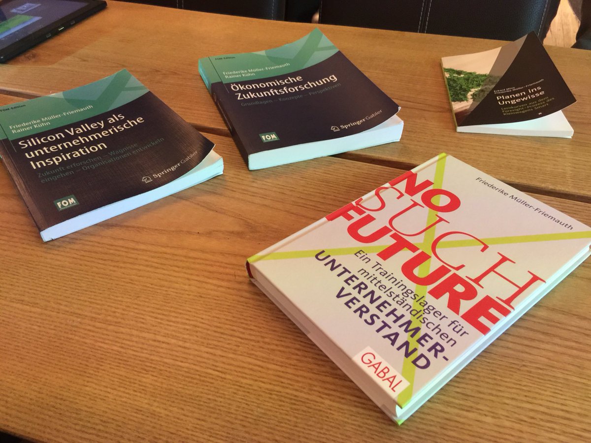 Service_rocks's tweet image. Vision=Problem? Antworten gleich in #Stuttgart beim #digitalbf Thema #zukunftsforschung #kctfom #fomforscht