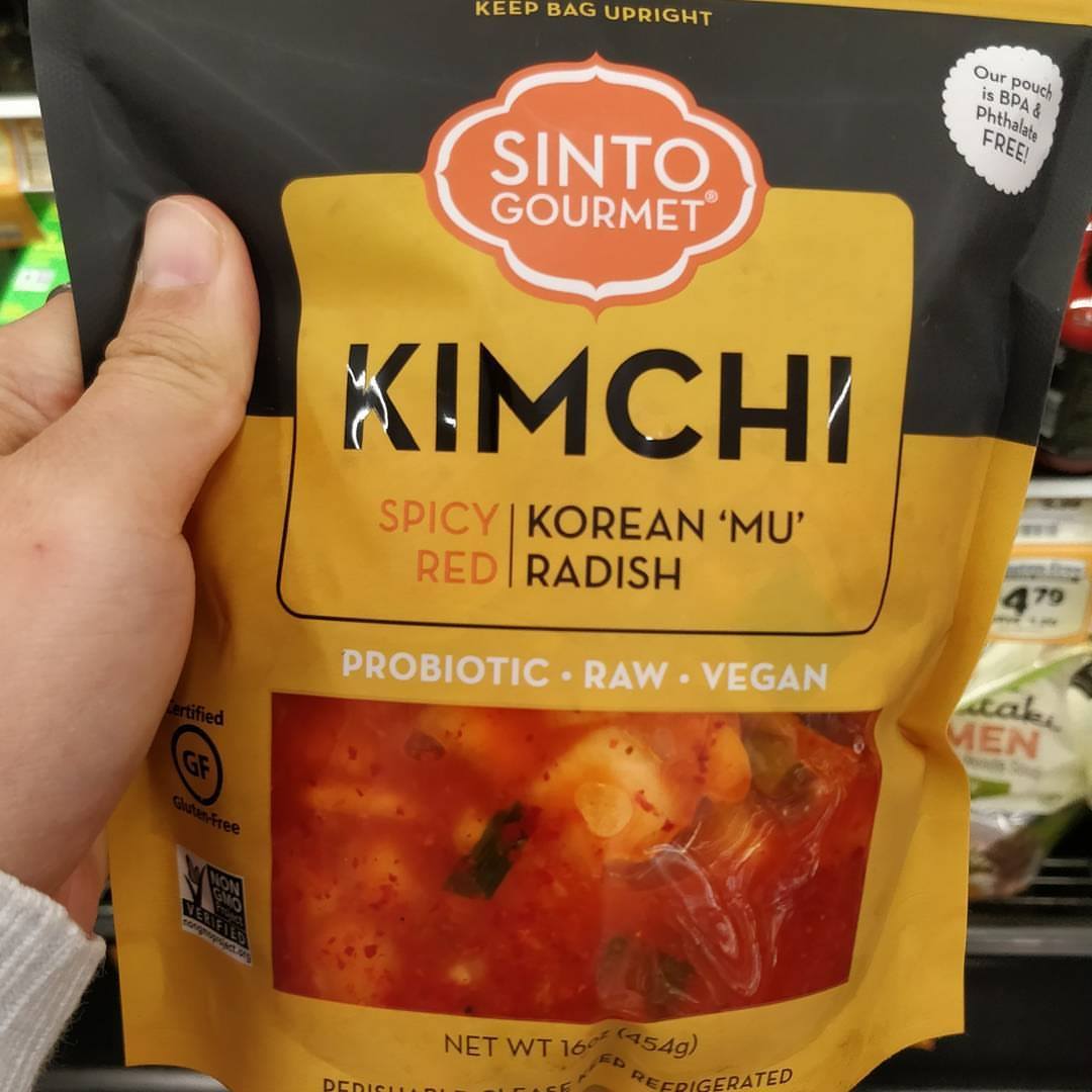 kingkenny1967's tweet photo. 샌디에고 사는 친구가 찍은 사진. 마트에서 산 깍두기에 무려 고려의 문신 이규보의 시가 써 있다고..

가포육영(家圃六詠) - 무菁

무 장아찌는 여름반찬에 좋고
소금 절인 무는 겨울 내내 반찬이네
땅속의 뿌리는 날로 커지고
서리 맞은 후에 수확하여 칼로 베어 맛보면 배 같은 맛이네 https://t.co/iKc7ocj0y4