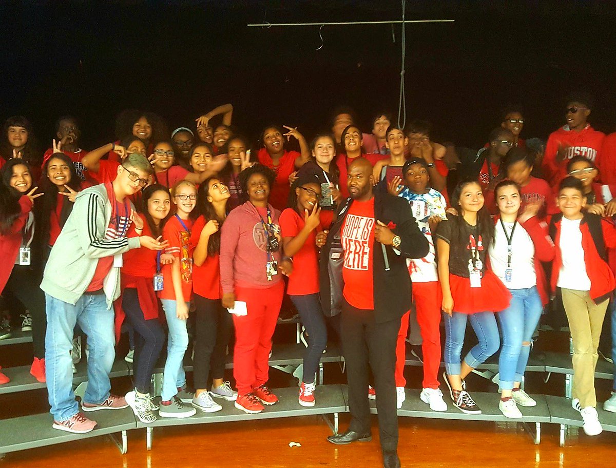 JVHS_APCrowder's tweet photo. Red Ribbon Week @Dean_CFISD is on Fire! Staff & students proud to be Drug Free! #AllAboutTheDean #powREDUp #BeTheDifference #HopeIsHere https://t.co/o303sblHy2