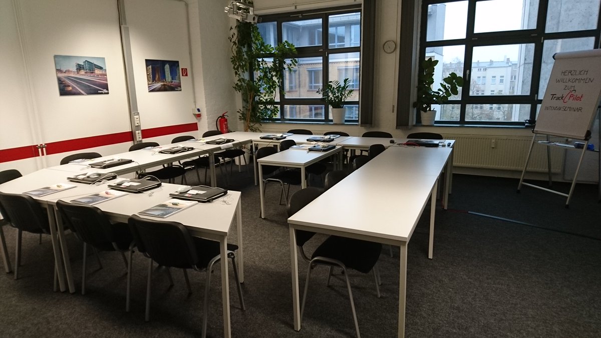Moving_DE's tweet photo. Um 10:00 Uhr beginnt heute das #TrackPilot Seminar bei uns in Berlin. Wir freuen uns und wünschen allen Teilnehmern eine gute Anreise. https://t.co/FK1hnHnHwA