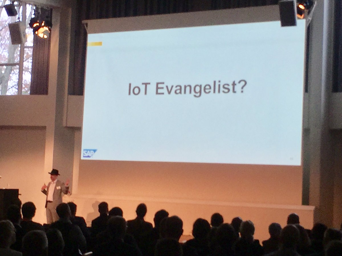 mari_strang's tweet photo. Oliko ammattinimikkeesi olemassa viisi vuotta sitten? @TomRaftery #IoTdigievankelist ei ollut #finug @Fujitsu_FI mukana https://t.co/pFtU2wFFX7