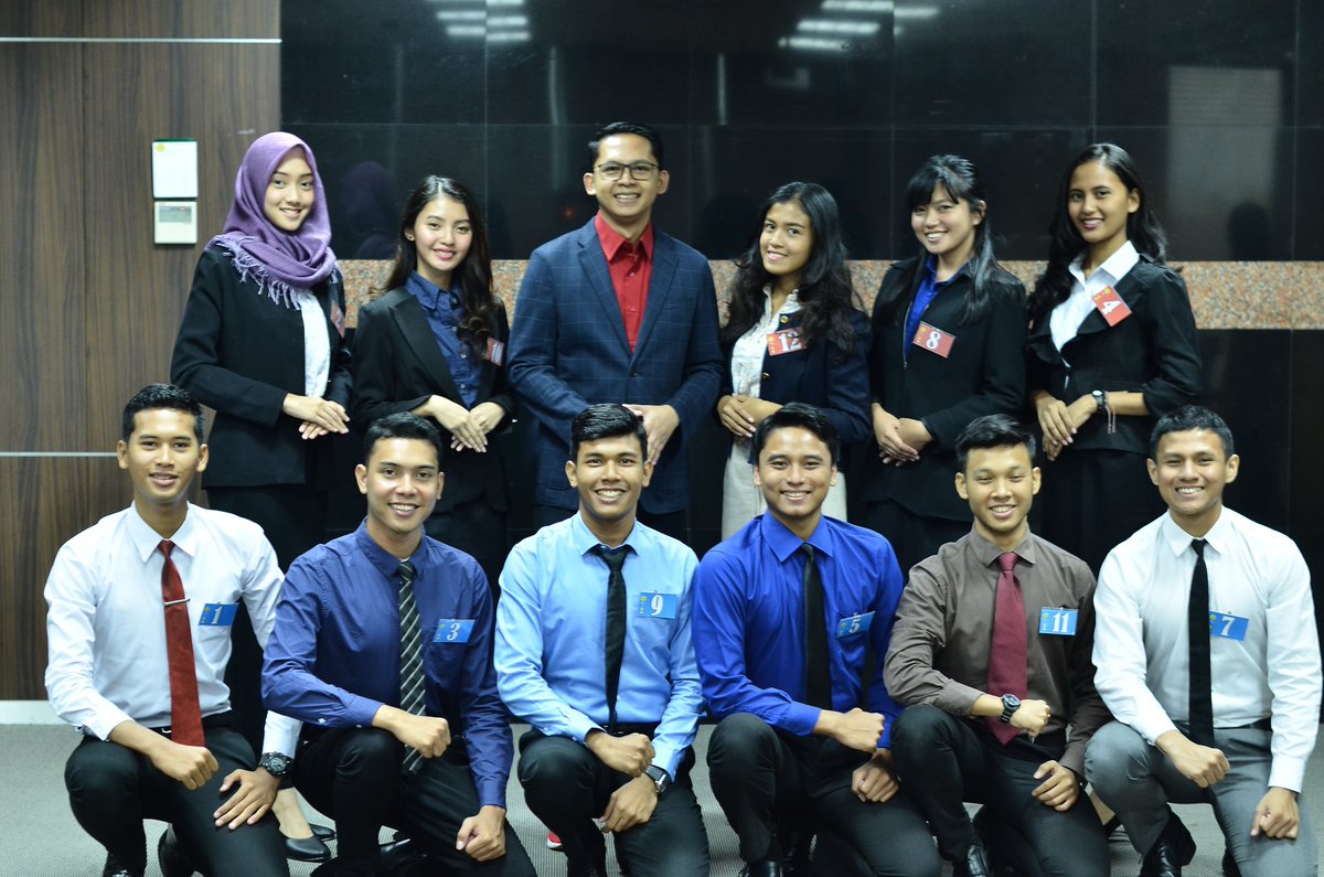 Duta_UNJ's tweet photo. [21/10/2017]
Pelatihan Public Speaking Finalis Duta UNJ 2017  oleh @adjatwiratma https://t.co/UEVeI4MaHx