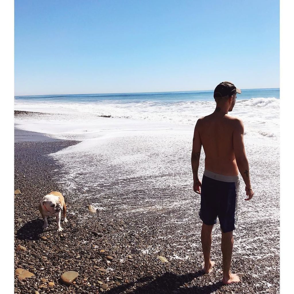 DM4oRflW0AAu06b.jpg (1024×1024)