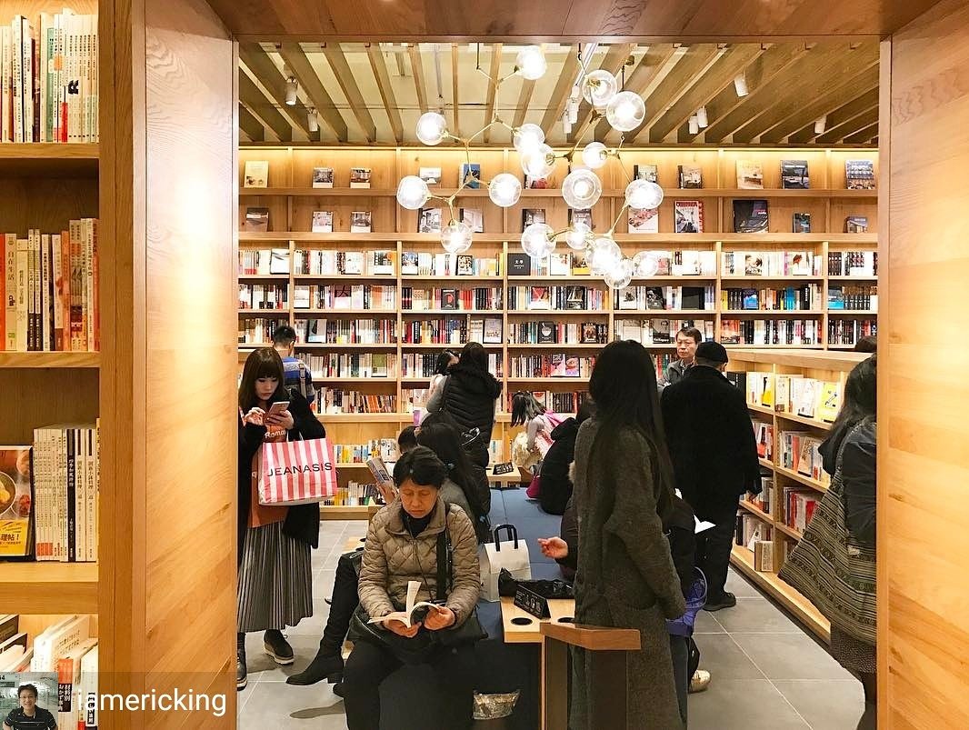 Taiwagram's tweet photo. Buenos días / 早安 (Zǎo ān)
Feliz #DíaDeLaBiblioteca 
#Taipei #Taiwan
#Fotografía de Eric King @iamericking en instagram
#Photo https://t.co/3H9yfpLqsU