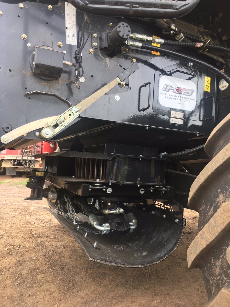 Cameronben's tweet photo. #iHSD fitted to our cr8.90. Pretty excited to see how it goes. Bring on #harvest17. https://t.co/ikOukGFhXm
