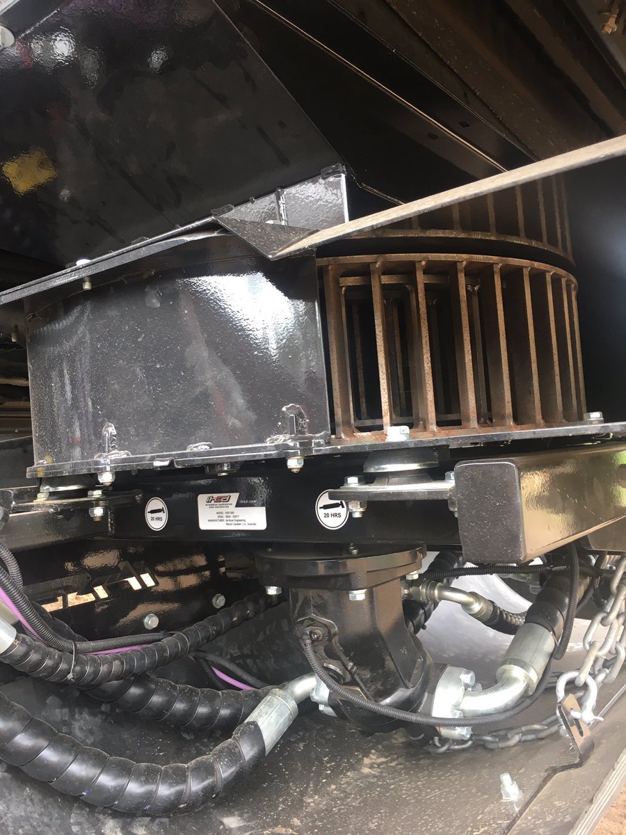 Cameronben's tweet photo. #iHSD fitted to our cr8.90. Pretty excited to see how it goes. Bring on #harvest17. https://t.co/ikOukGFhXm