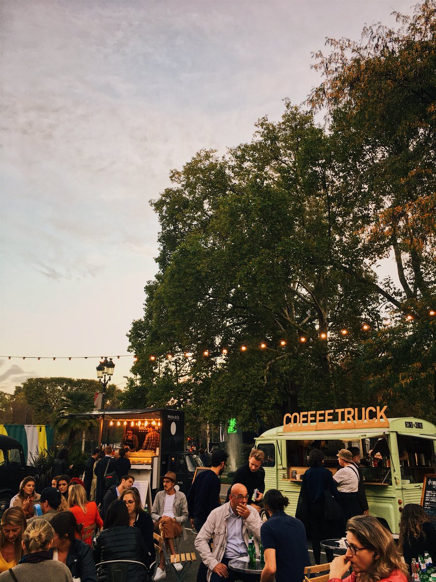 lescamionneuses's tweet photo. Trop cool le WE dernier de déployer des trucks au soleil entre le @GrandPalaisRmn & @PetitPalais_ pour la @FIAC avec @ReedExpositions ! #Pouet #Miam #HungryClub #StreetFoodForever #LCandFriends https://t.co/LQqfLZ9L3B