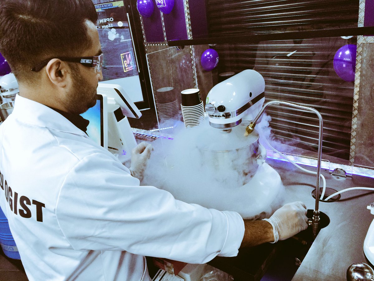 ItsOLY's tweet photo. Zaheer Mahmood - Gelatologist - is hard at work!

Ice cream at #NitroGelato in #Bradford is frozen with #LiquidNitrogen. More 👉🏾 @BBCLeeds https://t.co/jXwDuQc5bL