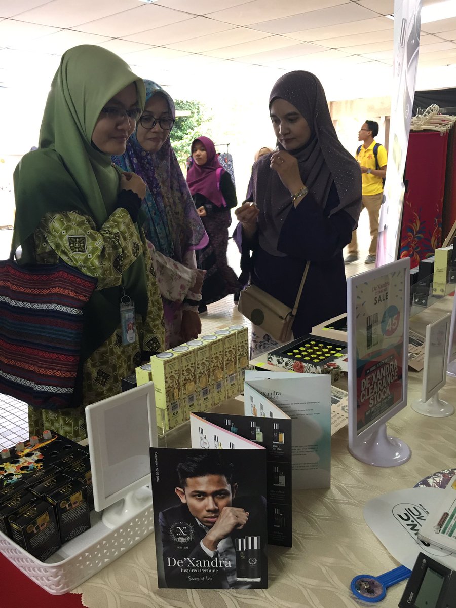 econsfest18's tweet photo. Dexandra is also here at D'bazaar π±π₯Come and check them out, we're sure you will find scent that you will like! Booth V23 #efest17 #dbazaar https://t.co/arwZNJzTz3