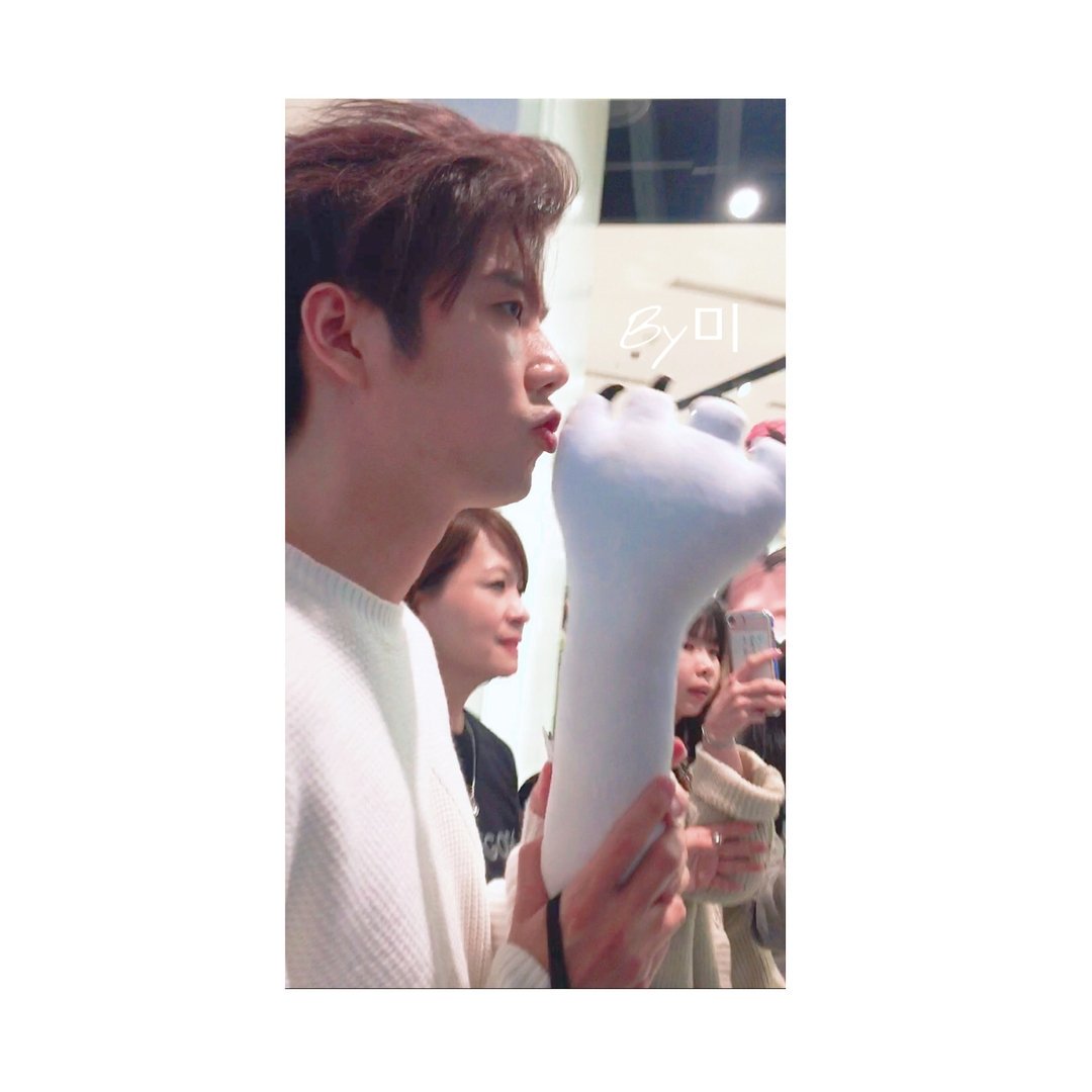 ArabTS_SS501's tweet photo. صور كيم كيو جونغ بعد انتهاء حفل Korea Beauty في تايوان
#ArabTSWithSS501Forever https://t.co/Uctx70Iyip