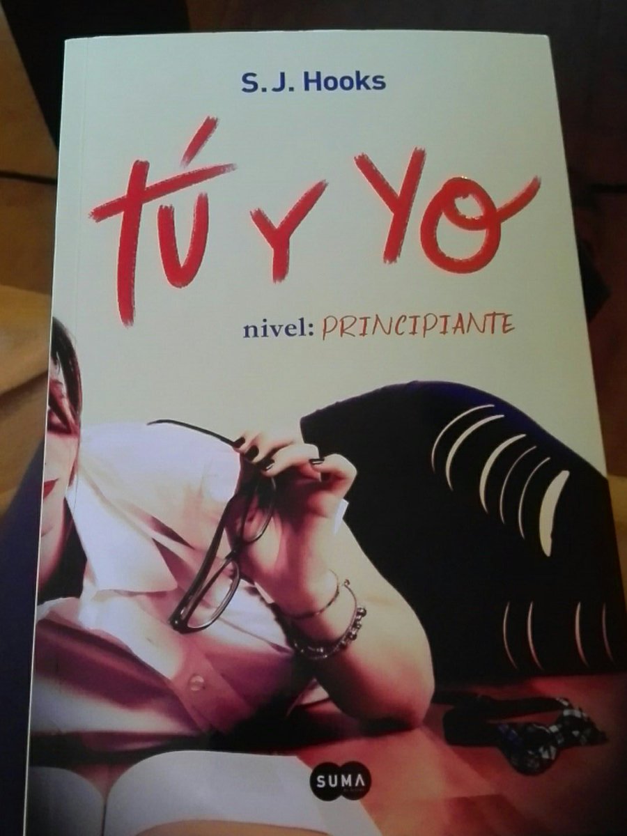BiblioRecomien's tweet photo. Pues nada, antes de que me dé resaca lectora engancho con el profe y la alumna traviesilla.😆 @megustaleer #sjhooks https://t.co/R758YiX7VD