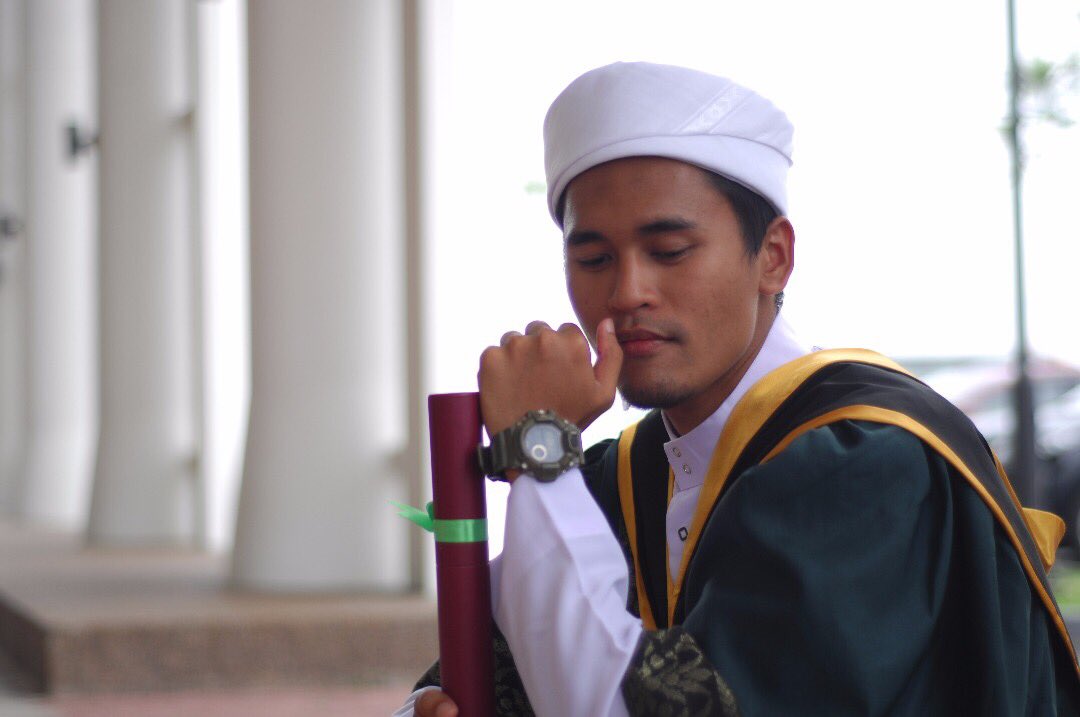 ZahrulDarius's tweet image. Dua kali bergraduasi, dalam tahun yang sama. Semuanya dengan izin Allah. Alhamdulillah. 

#UniKConvo2017 #UniKLnProud #Class2017