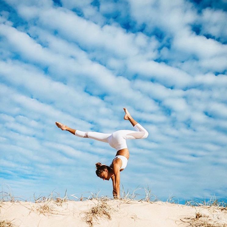 sylviahchannel's tweet photo. #Yoga #Inspiration via #AloYoga @sjanaearp.😍 #fitspo #yogi #namaste #zen #sky https://t.co/5US7IjKQxJ
