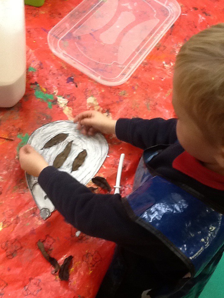 AnstonBrook's tweet photo. Autumn fun in year 2! #abpsuperstars #abplearning #autumnseason https://t.co/HAsyVlqLXz