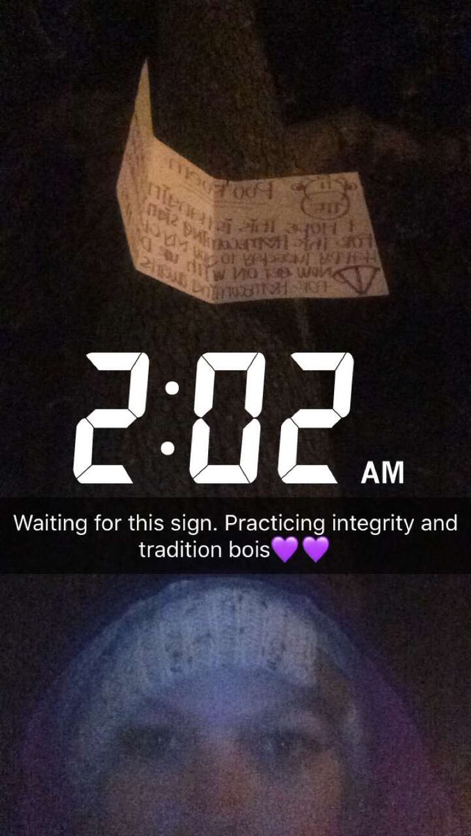 alaynadavis99's tweet photo. Getting poo signs the right way ladies and gentlemen. It was worth the pneumonia🤷🏼‍♀️💜#purplepoo @tarletonstudent https://t.co/SWXJxRMgyt