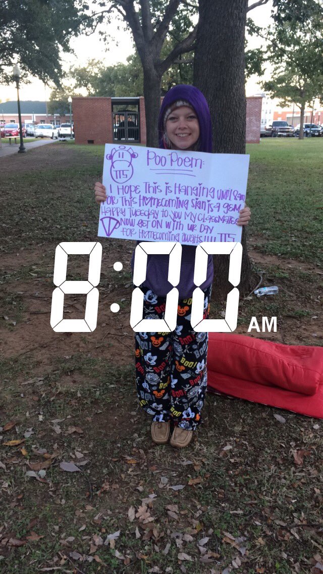alaynadavis99's tweet photo. Getting poo signs the right way ladies and gentlemen. It was worth the pneumonia🤷🏼‍♀️💜#purplepoo @tarletonstudent https://t.co/SWXJxRMgyt