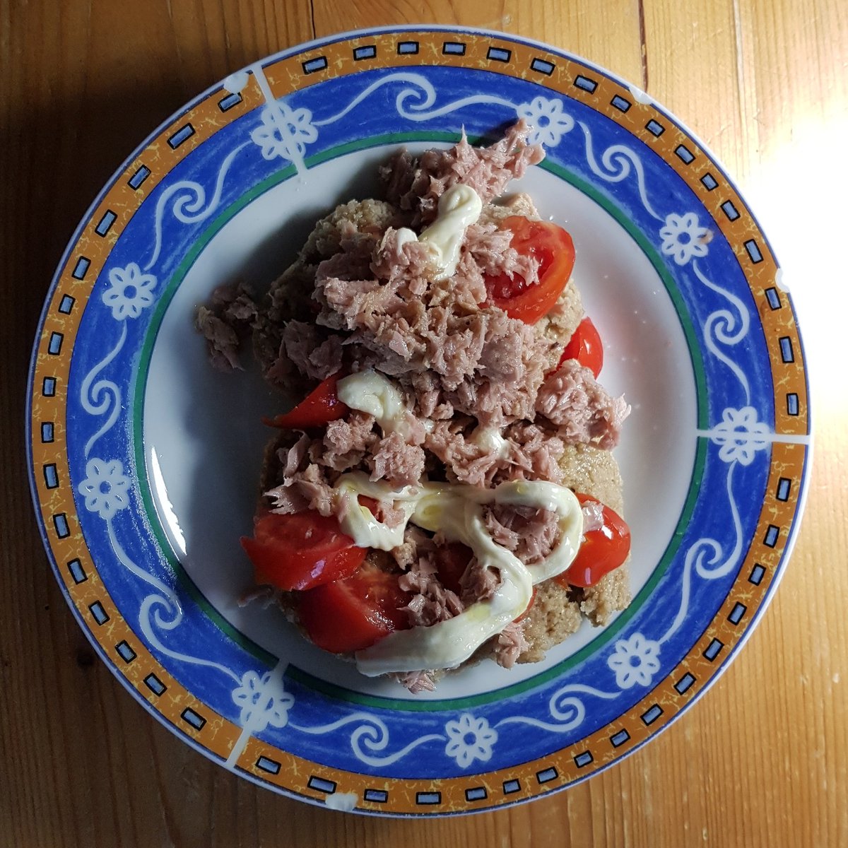 Stefanoqb's tweet photo. Frise leccesi con pomodoro tonno e maionese #friseleccesi #mangiarebene #mangiaregenuino #mangiaresano #frisediorzo #food #goosfood https://t.co/8v6eO4GUtP