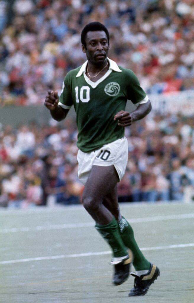 lusemusik's tweet photo. #Happy 77th #Birthday #Pele #oldphotograph #oldpicture https://t.co/7fXbKMRblz