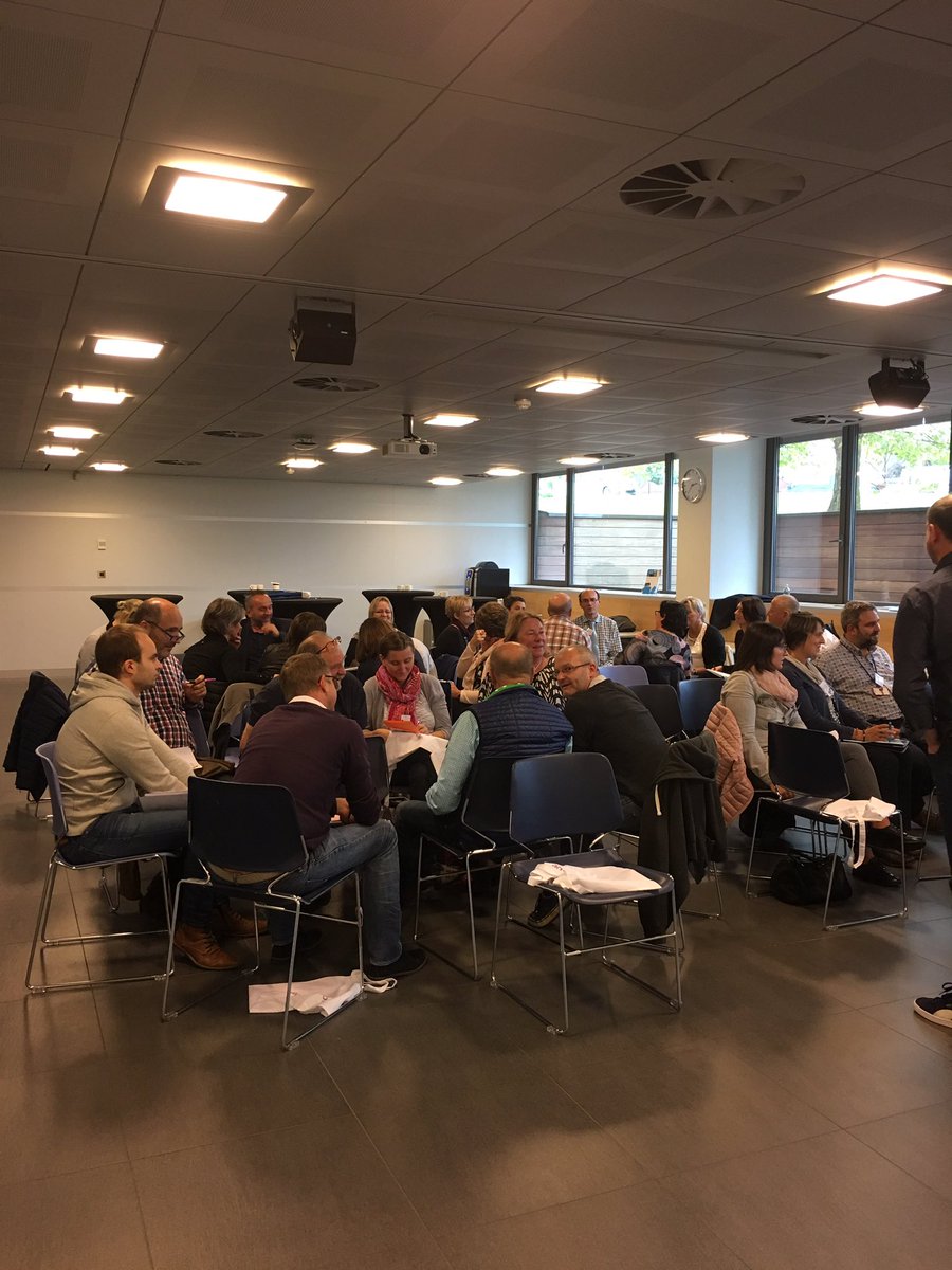 Aline_BeAlert's tweet photo. Je co-anime un atelier sur l'utilisation des nouvelles technologies en gestion de crise au colloque @PlanuBe : discussions intenses au menu https://t.co/L6eVPSvzSr