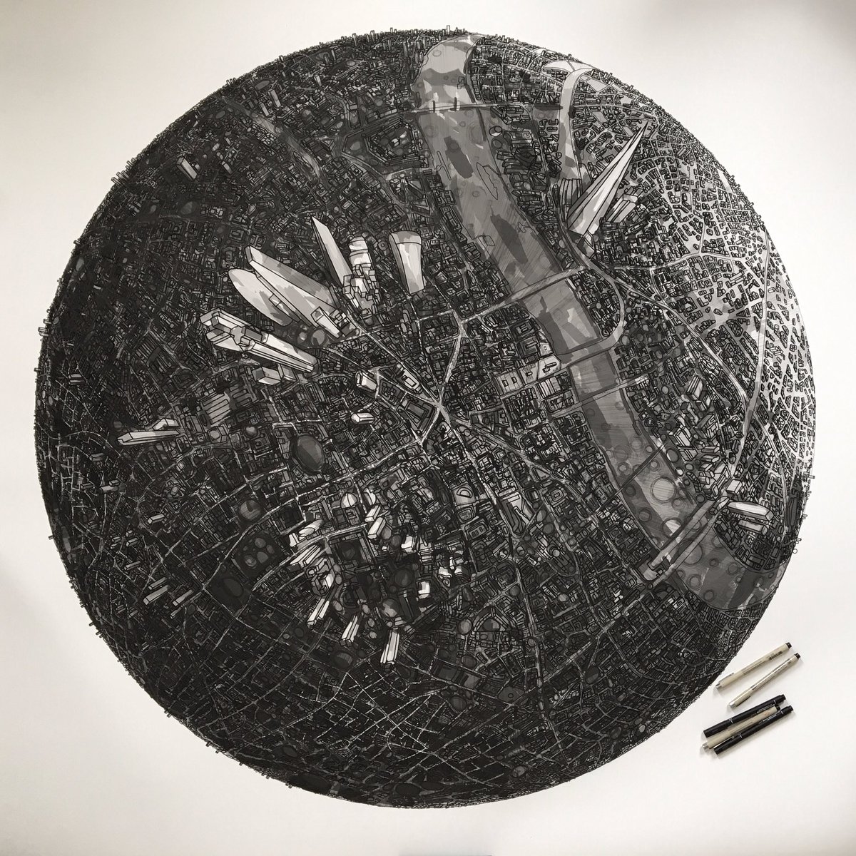 TendToTravel's tweet photo. Moon Drawing London.
120cm diameter digital+ink
Approx 4 weeks of work

#contemporaryart #drawing #deathstar #contemporarydrawing https://t.co/eqUfT5zabN