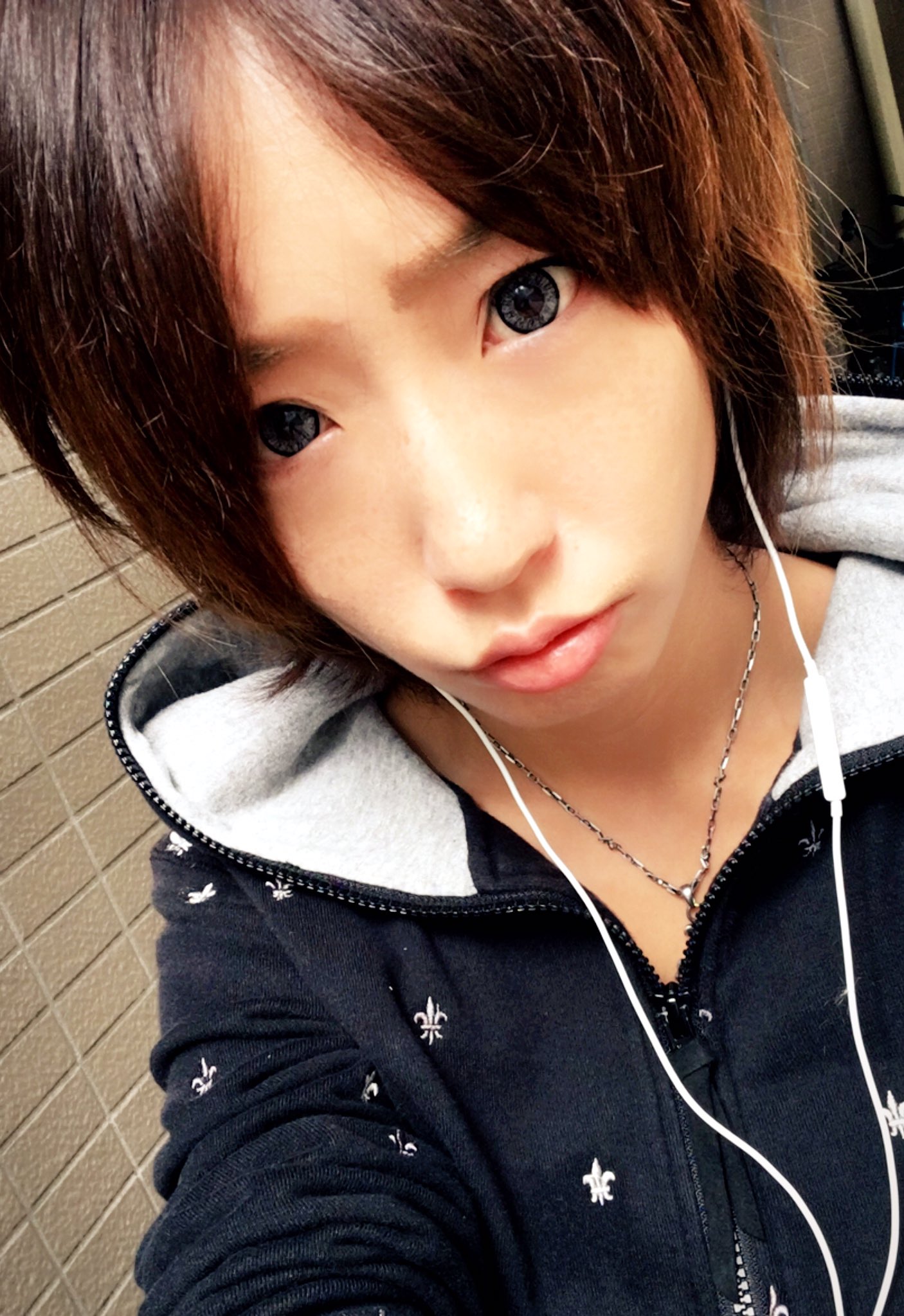 一劍浣春秋on X: 各位，還記得「杏樹紗奈」嗎？ t.coV4NPhgO3Yg  拍無碼的女優那麼多，只有她一個人拍東熱拍到翻臉。而她青春期的時候逃家、被經紀公司半哄半騙地拍AV以及被男友之間又是暴力相向又是搞大肚子讓香港公司很感興趣，打算將她的故事拍成電影！  https ...