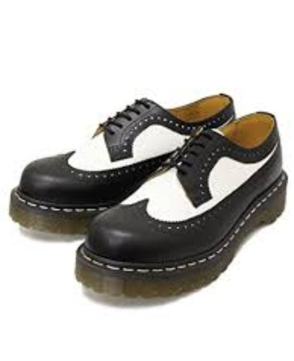 tkg____1122's tweet photo. Dr Martens 欲しい👞💓 https://t.co/tZKzxdgFfp