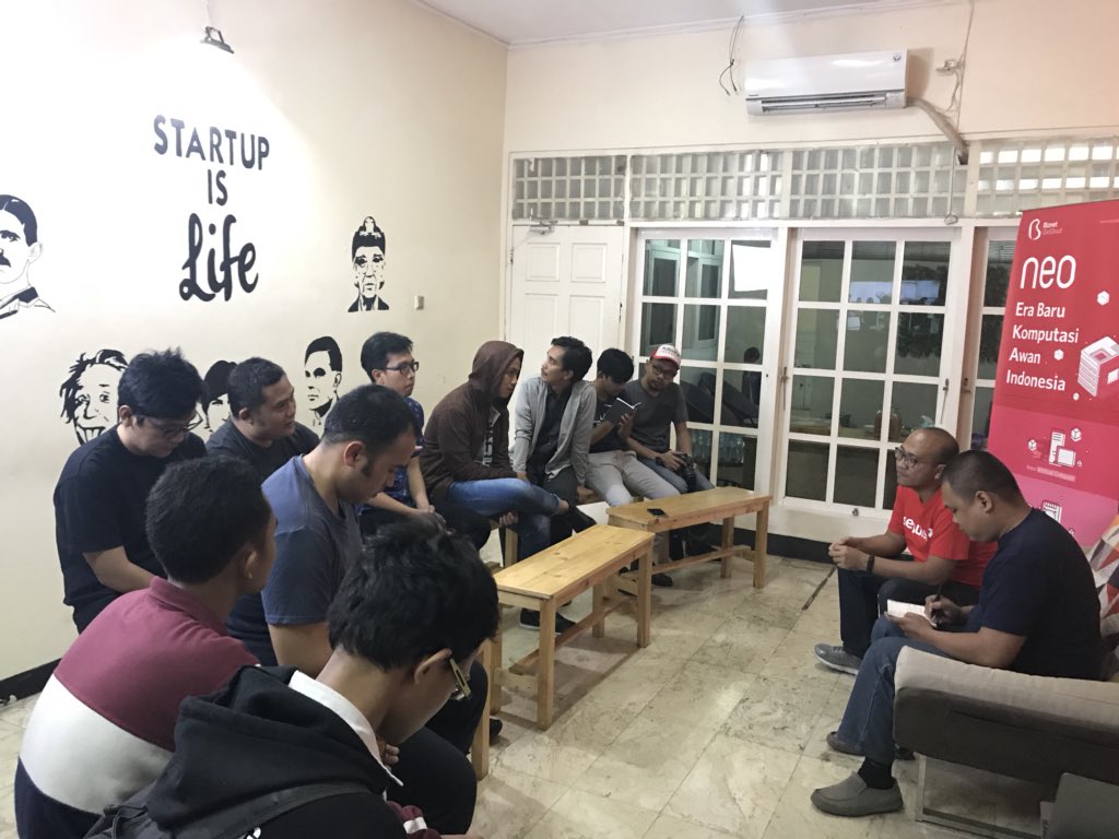 dailysocial's tweet photo. @akuantok Currently happening: QnA session. #SelasaStartup #Dailysocial #Sepulsa https://t.co/upHycAuKnX