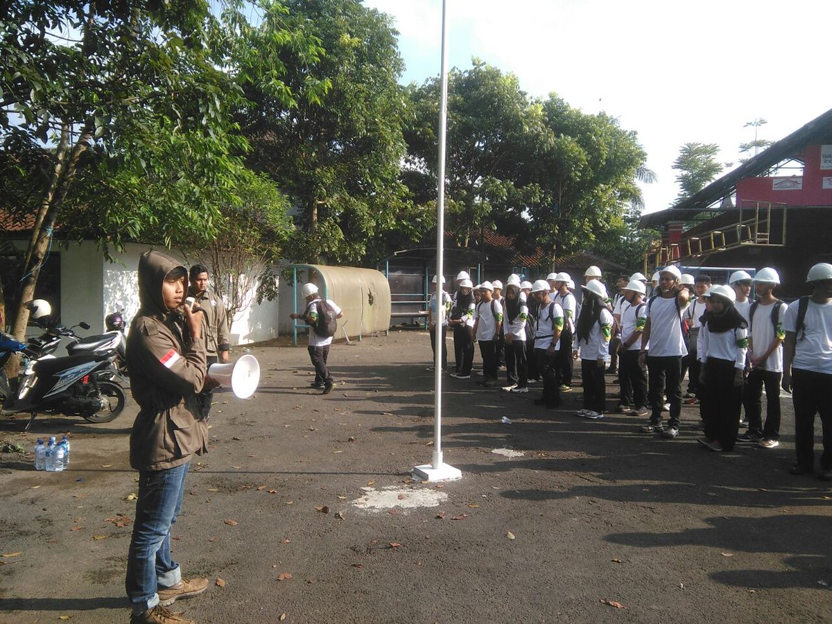 hmspolteksmi's tweet photo. Hari Pertama Pra Makrab 2017 HMS Politeknik Sukabumi.
#hmspolteksmi https://t.co/eiEGki30Oj