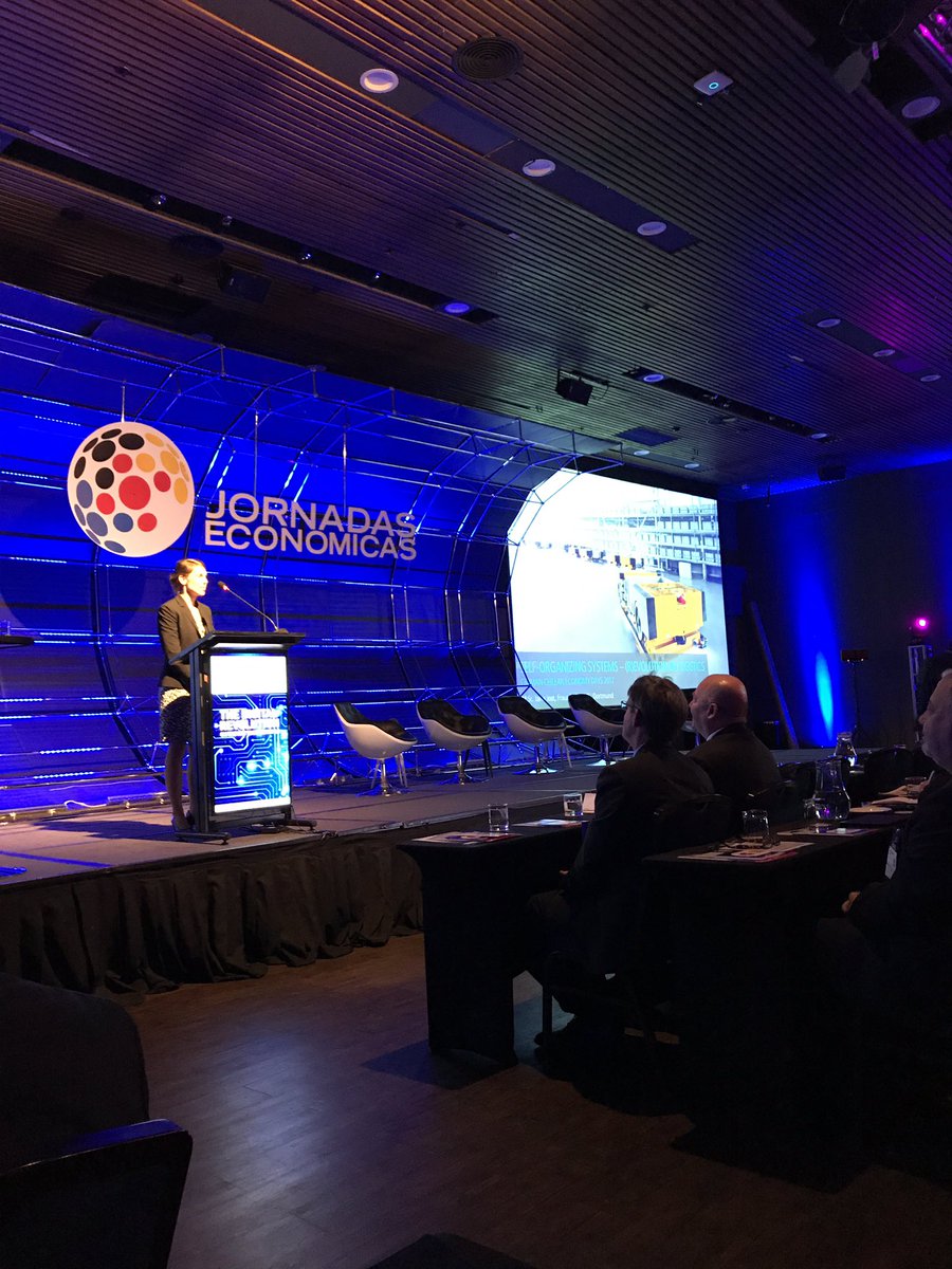 Ornellanitardi's tweet photo. Jornadas Económicas CAMCHAL 2017. Compartiendo tendencias alrededor de la industria 4.0 @CAMCHAL #thedigitalrevolution https://t.co/liVTtoZUhG