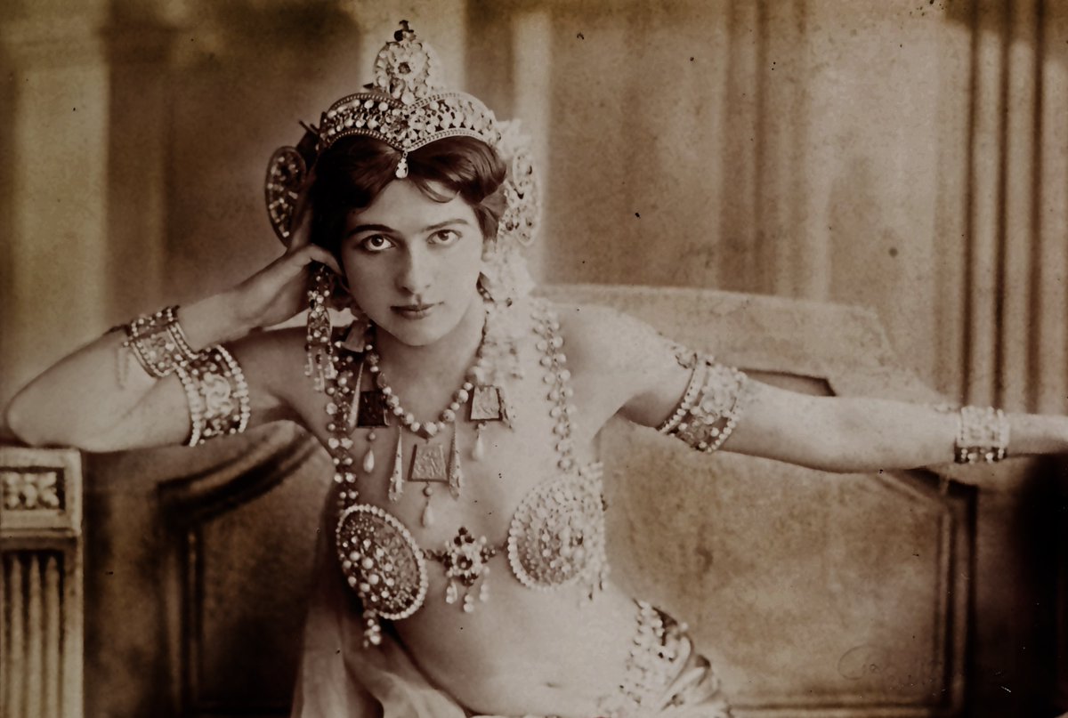 WO1Nu's tweet photo. @FriesMuseum organiseert vele activiteiten rondom tentoonstelling over Mata Hari zoals een culinaire tour: https://t.co/W3TUV2KaaL https://t.co/qvMqrZYau0